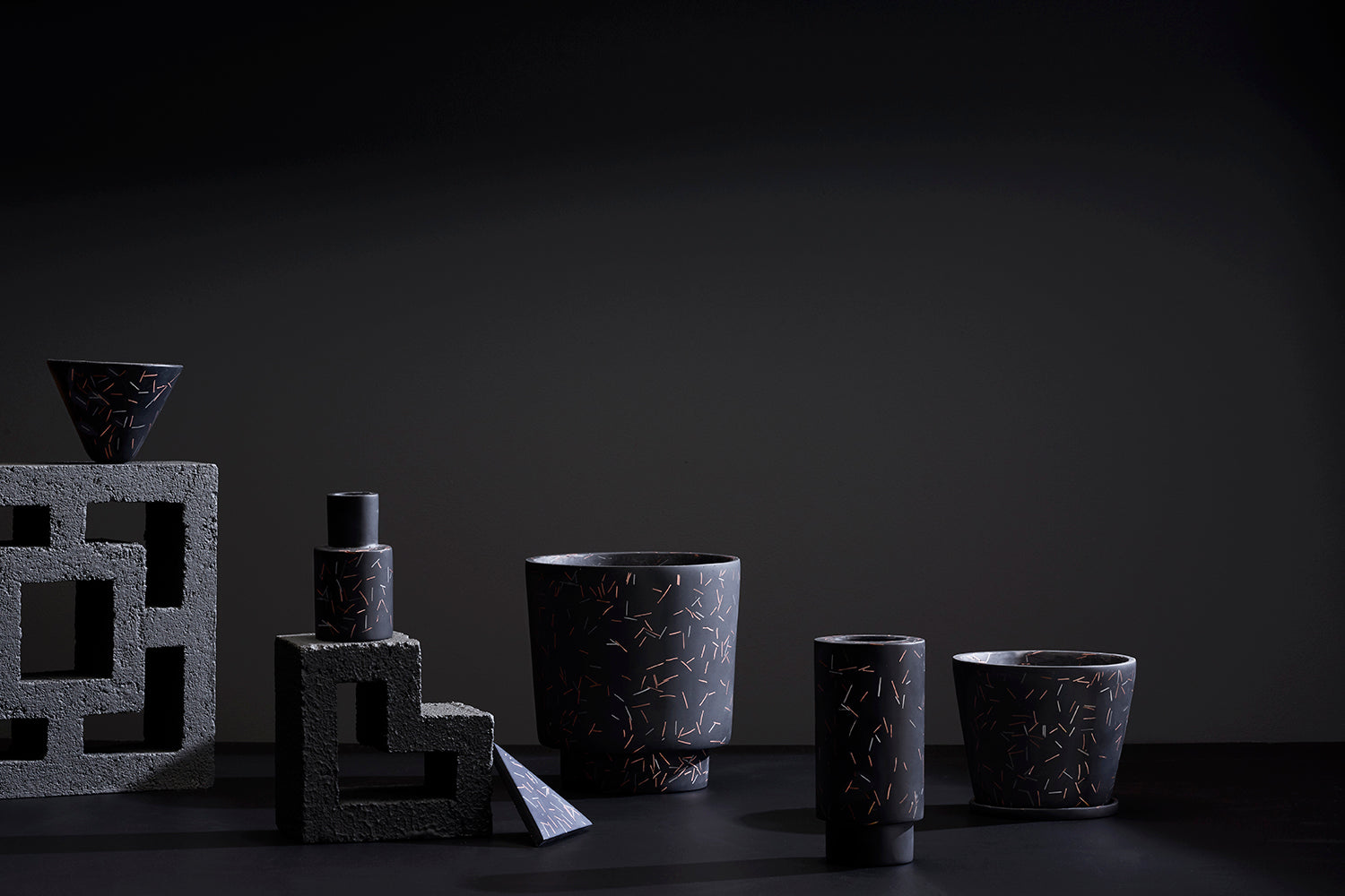 black indoor pots